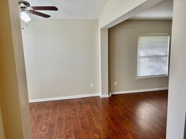 Building Photo - Large 4 Bedroom 2 Bath Home in Eagles Hammock on the Northside!