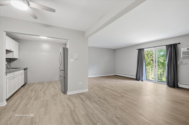 Building Photo - 144 E Bailey Rd