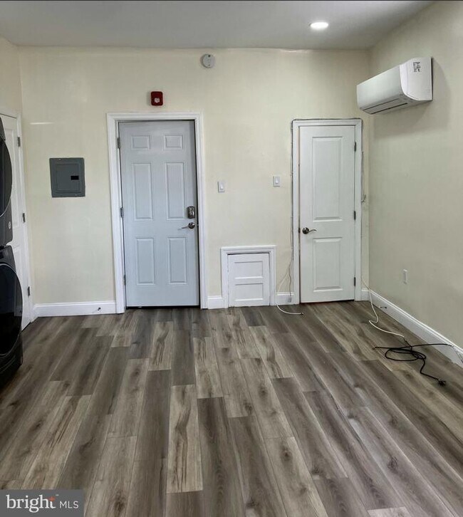 Building Photo - 808 S 49th St