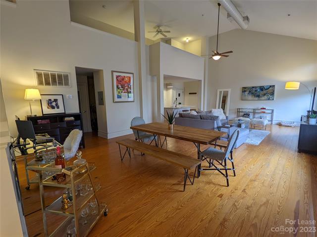Foto del edificio - 404 N Laurel Ave