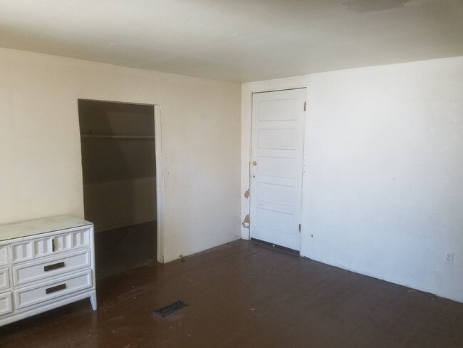 Building Photo - 130 Fredro St