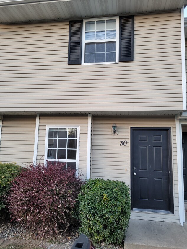 Primary Photo - 30 Peartree Ln