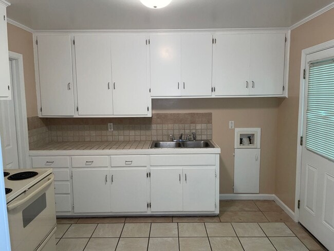 Building Photo - 2703 Albemarle Rd