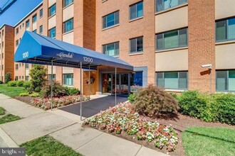 Building Photo - 1200 S Arlington Ridge Rd