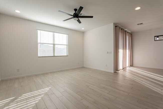 Foto del edificio - 4 Bed 3 Bath Beautiful New Build