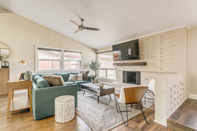 Foto del edificio - 12005 Cromwell Dr