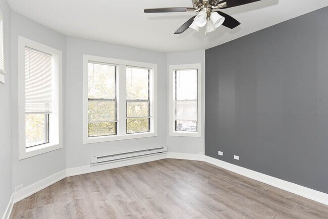 Building Photo - 3631 W Dickens Ave