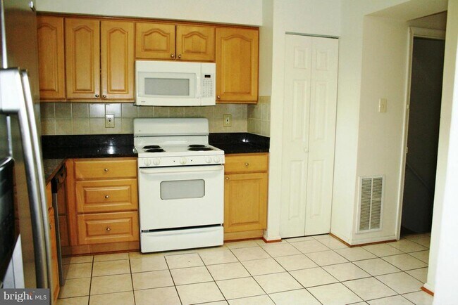 Building Photo - 9317 Broadwater Dr