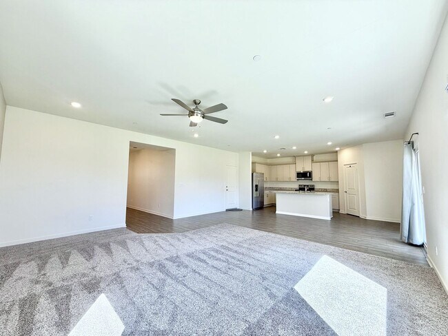 Foto del edificio - AVAILABLE NOW!! GORGEOUS Two Story 4 Bedroom 2.5 Bathroom Home in Indio!