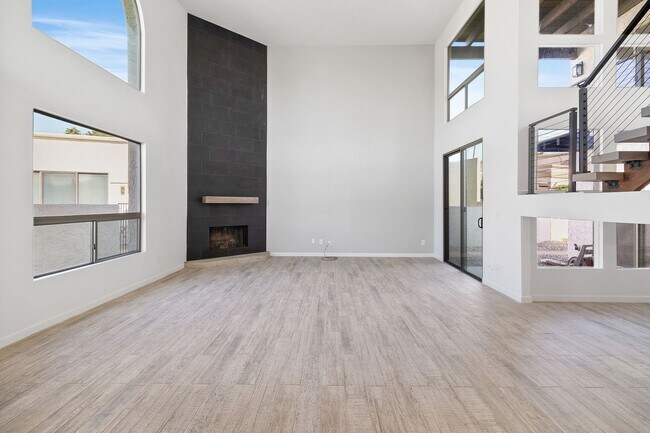 Building Photo - Luxury Living in the Heart of McCormick Ranch!