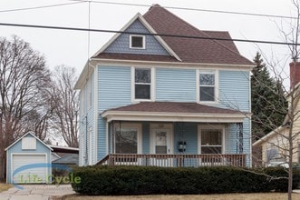 Building Photo - 138 Travis St NE