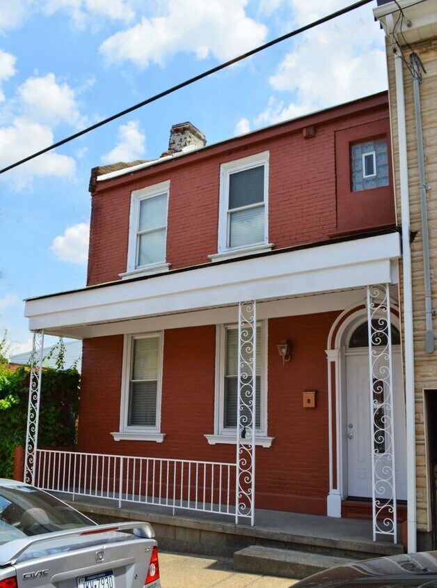 Primary Photo - Stunning 4 bed, 3 bath home, luxury finish...