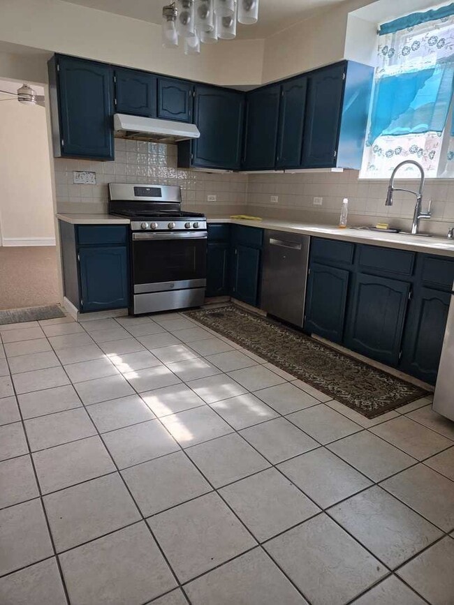 Building Photo - 6332 N Francisco Ave