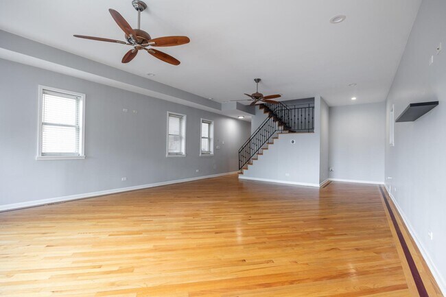 Foto del edificio - 1327 W Walton St