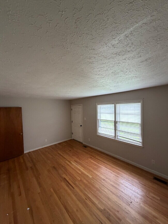 Foto del edificio - Cute Brick House w/ 3 BR | 1.5 BA in Goldsboro *Pikeville school district*