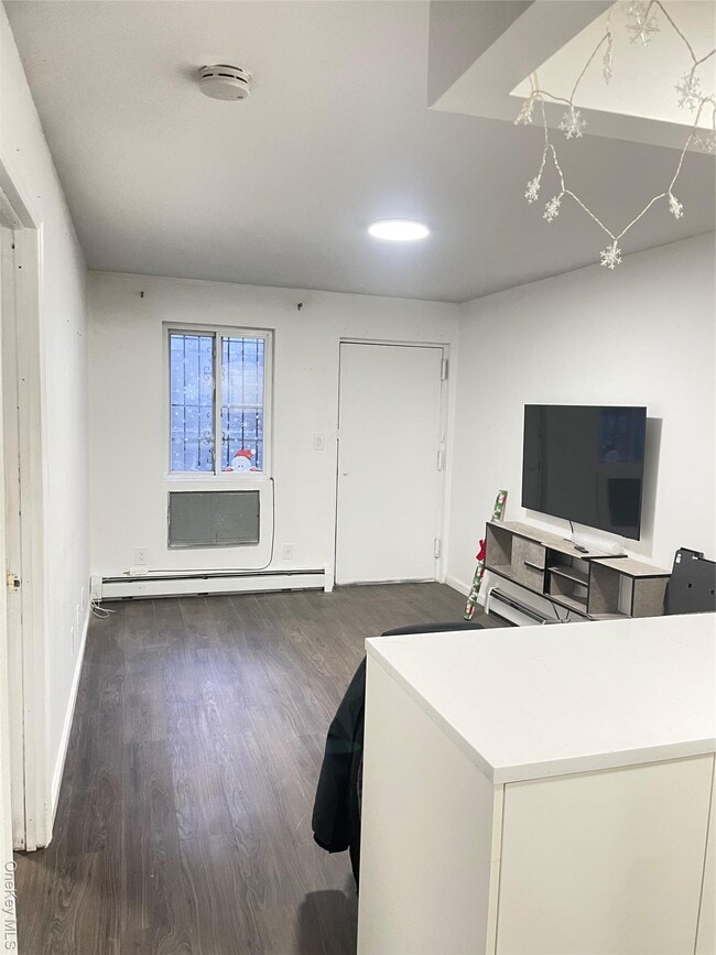 Foto del edificio - 767 Forest Ave