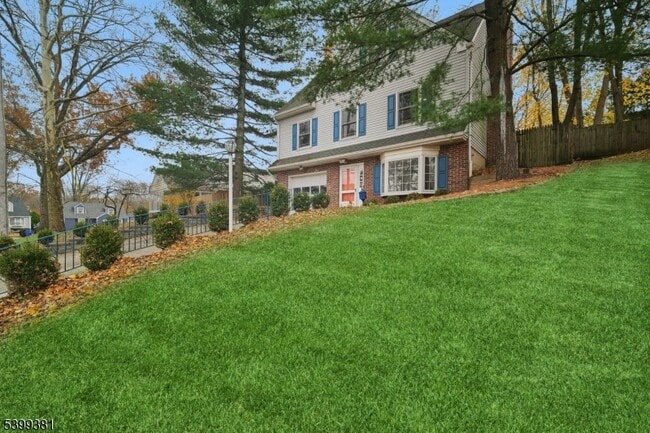 Building Photo - 17 Edison Dr