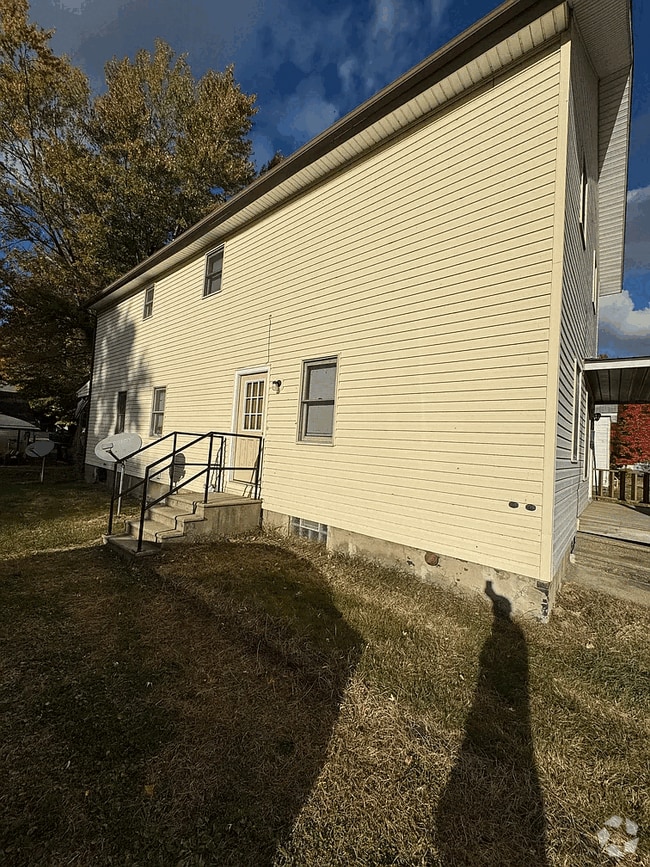 Building Photo - 10052 Railroad St