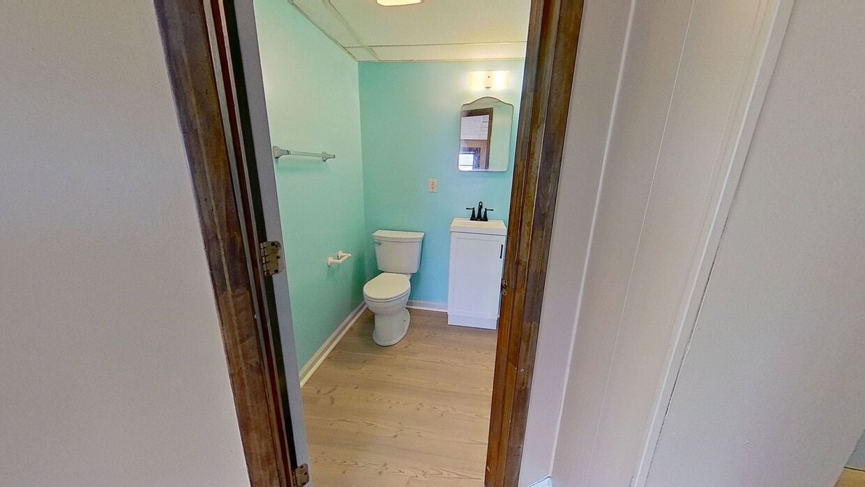 Building Photo - First-Floor Studio Apartment