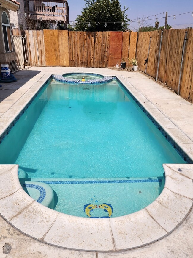 Foto del edificio - 1066 Gloria Dr