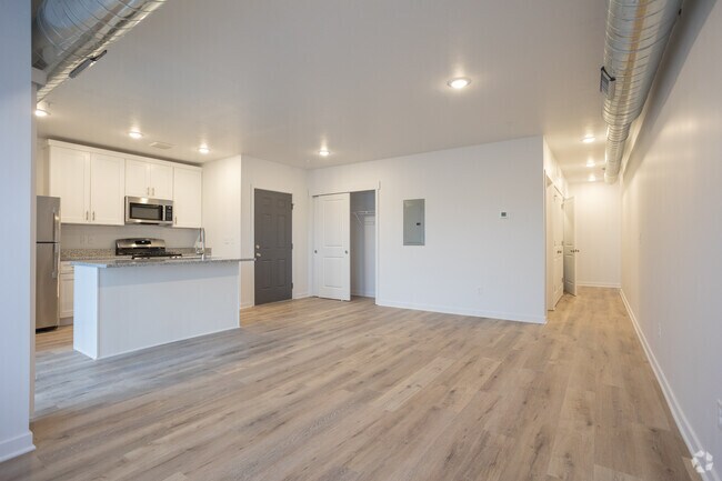 3 BR, 3 BA - 1120 SF - Elmwood Lake Apartments