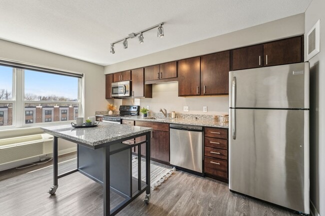 Building Photo - Spectrum Apartments & Townhomes