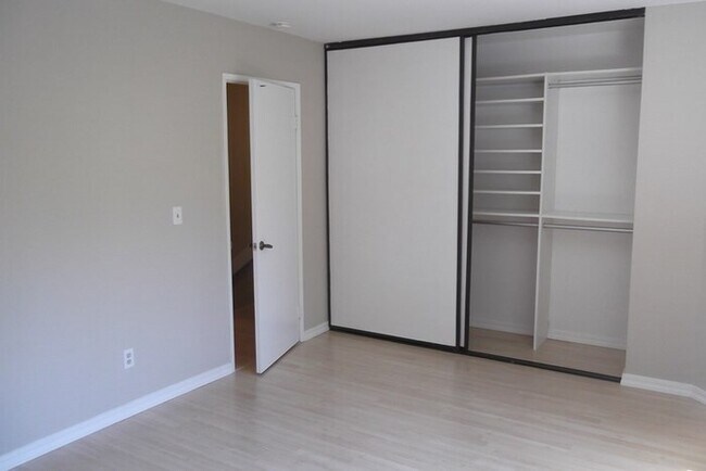 Building Photo - 458 Westcliffe Pl