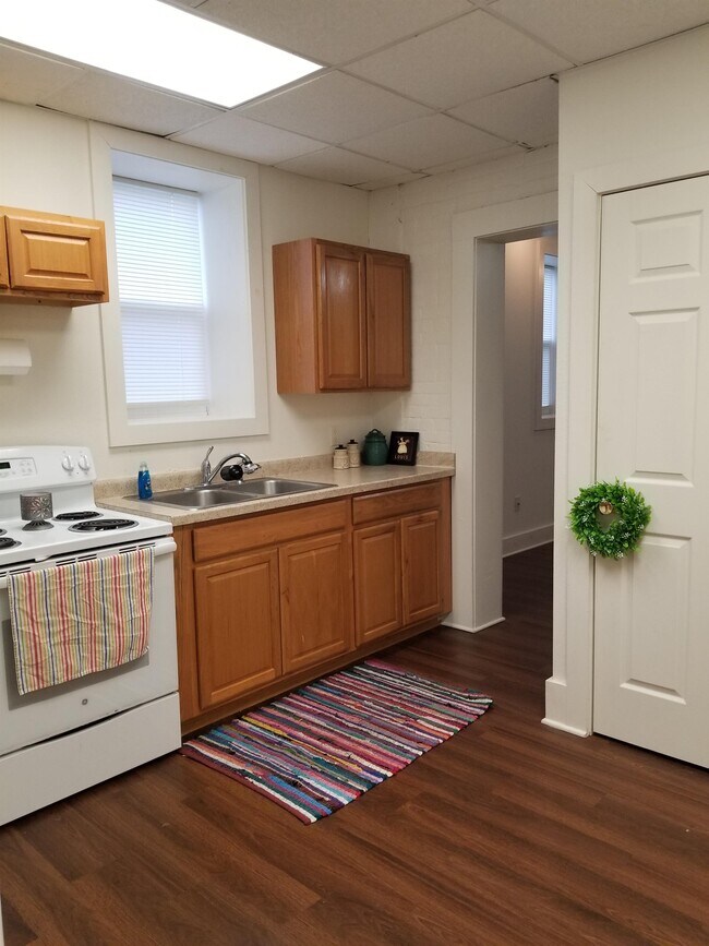 250 N Railroad St, Ainsworth, IA 52201 Townhome Rentals in Ainsworth