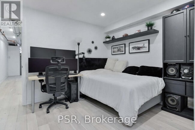 Building Photo - 1171 Dundas St W