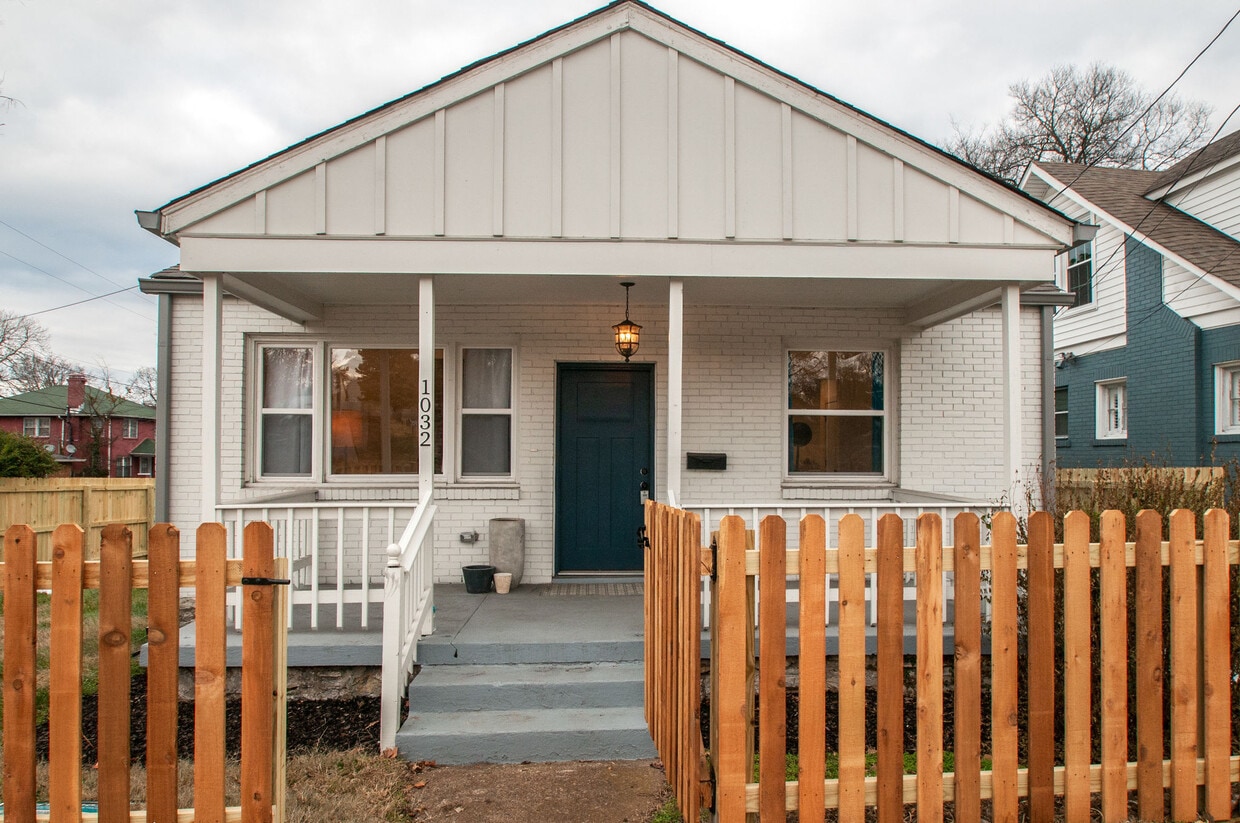 Primary Photo - 1032 28th Ave N