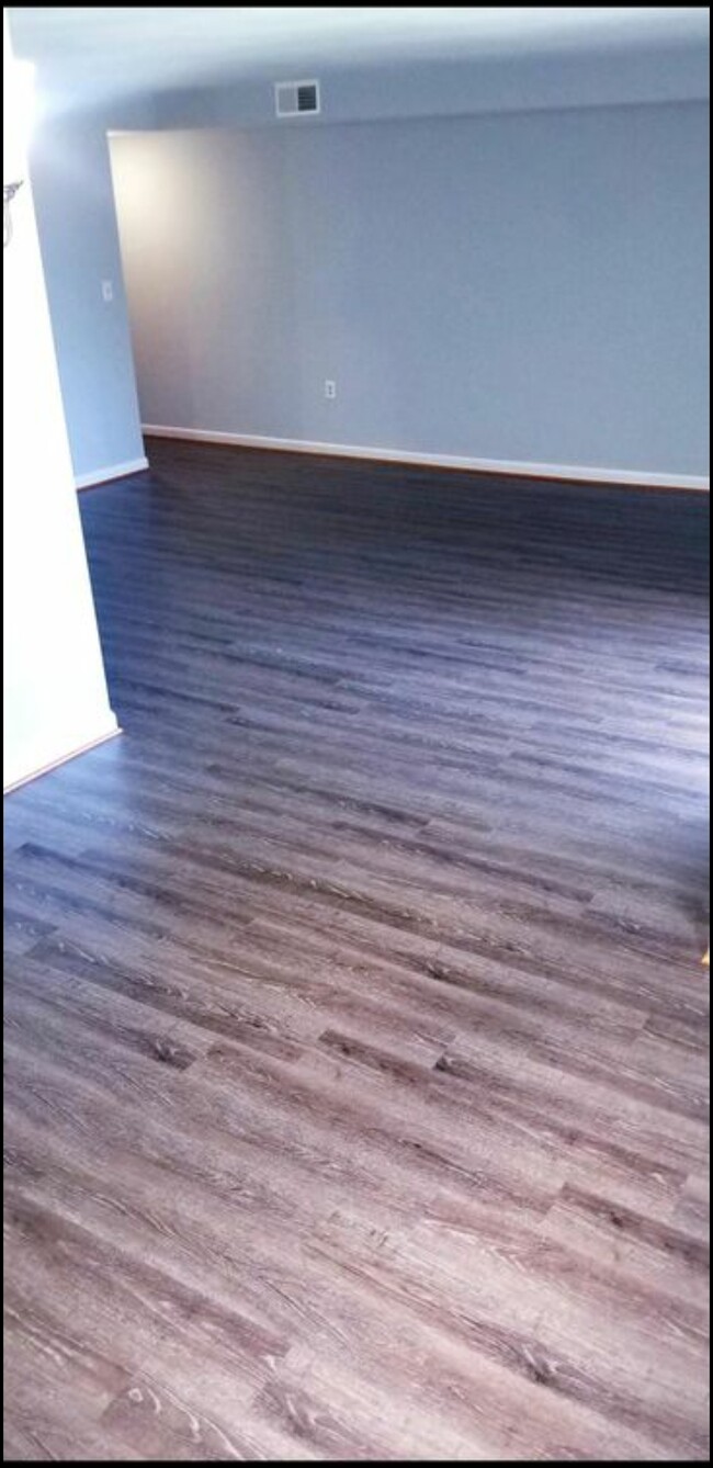 Foto del edificio - 123 E 8th St