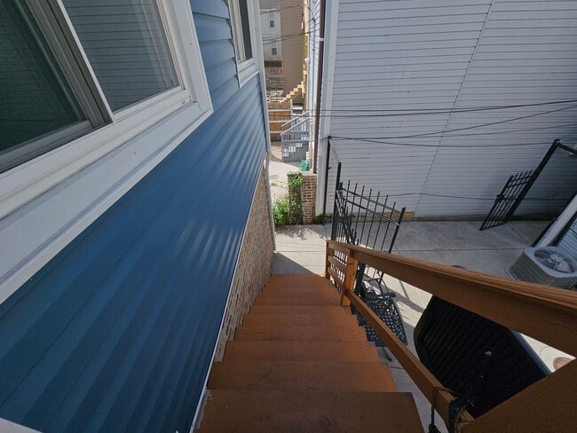 Building Photo - 4517 S Hermitage Ave