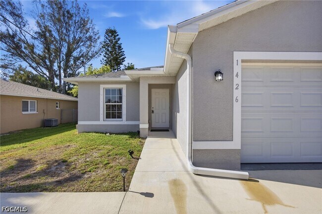 Foto del edificio - 1426-1428 Cape Coral Pkwy W