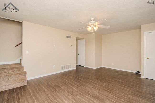 Foto del edificio - 1215 N Pacific Ave