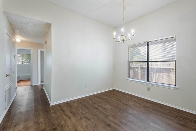 Foto del edificio - 6822 Quail Lake Dr