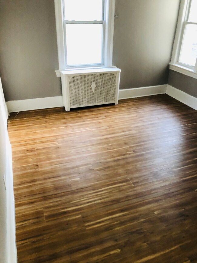 Living room walk in from entrance - 339 S 7th Ave