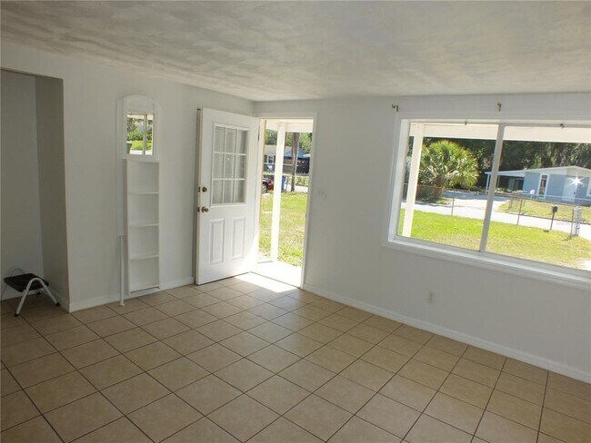 Foto del edificio - 910 27th St Ct E