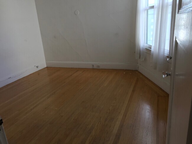 Building Photo - 1365 Valencia St