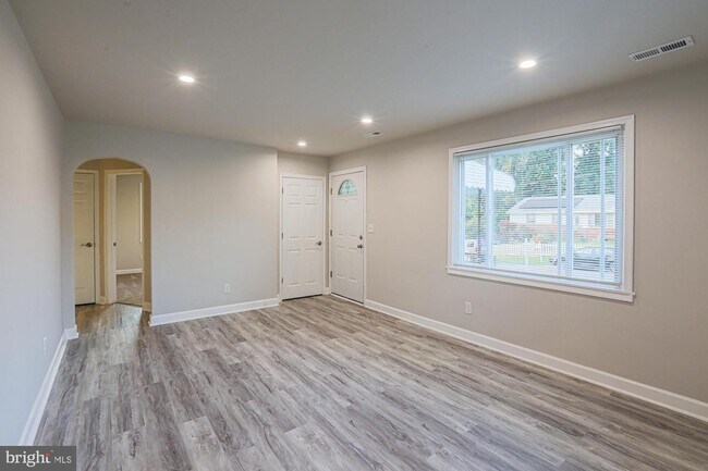 Foto del edificio - 5929 Montgomery St