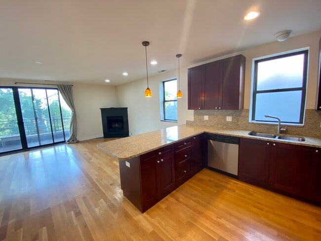 Foto del edificio - 1825 N California Ave