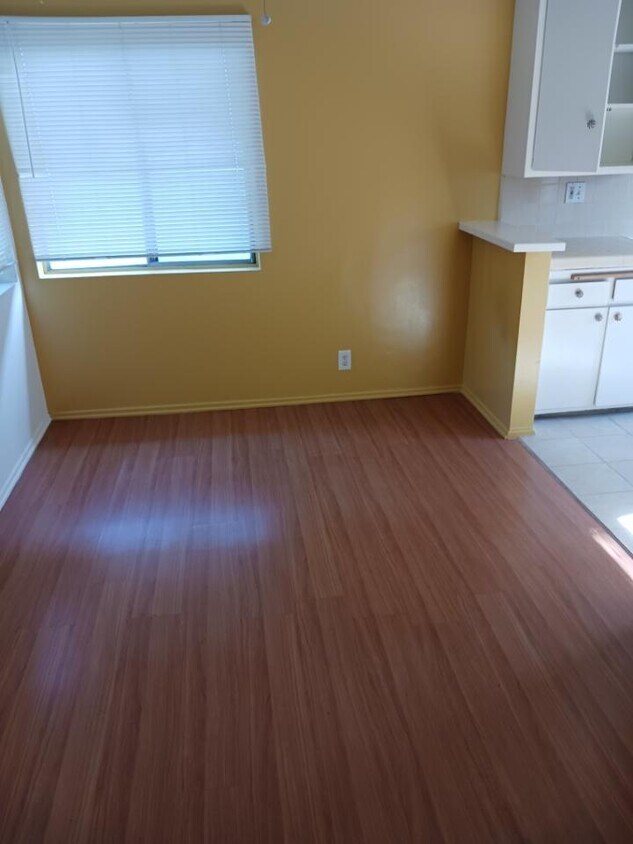 Foto del edificio - 743 N Sycamore Ave