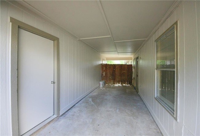 Foto del edificio - 2000 E Stassney Ln