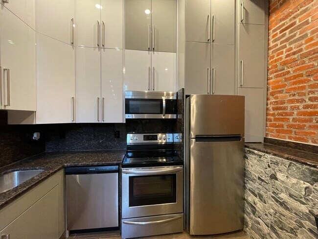 Building Photo - 1028 Commonwealth Ave