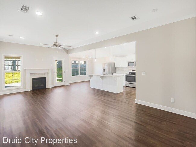 Building Photo - 3 br, 2 bath House - 5360 University Garde...