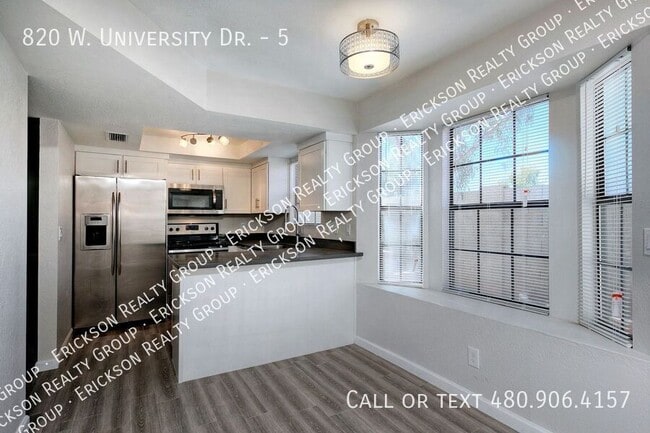 Photo - 820 W University Dr House
