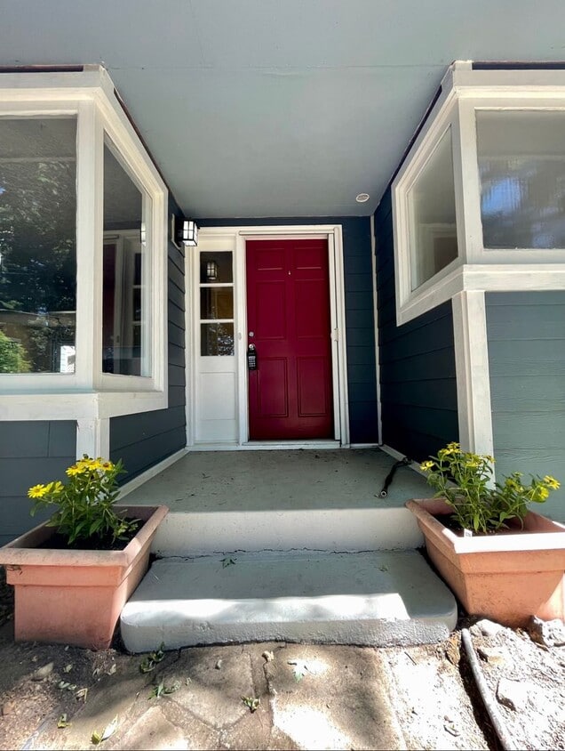 Updated Ranch with Large Fenced Yard, Tucked Off Walker Road~ Gas Fireplace~ Great Natural Light~... - Updated Ranch with Large Fenced Yard, Tucked Off Walker Road~ Gas Fireplace~ Great Natural Light~...