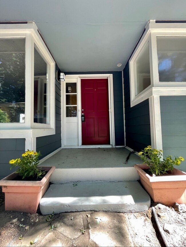 Updated Ranch with Large Fenced Yard, Tucked Off Walker Road~ Gas Fireplace~ Great Natural Light~... - Updated Ranch with Large Fenced Yard, Tucked Off Walker Road~ Gas Fireplace~ Great Natural Light~... House