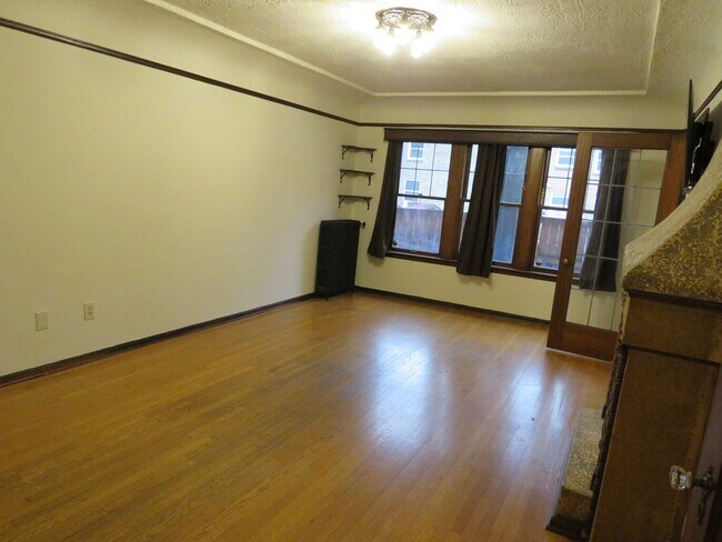 Foto del edificio - Capitol Hill Studio $1550.00,  W/S/G included. La Flor Condominiums.