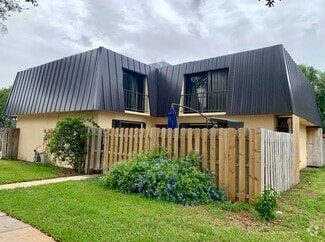 Building Photo - 2470 Waterside Dr
