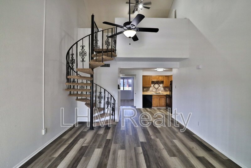Primary Photo - 30 E Brown Rd
